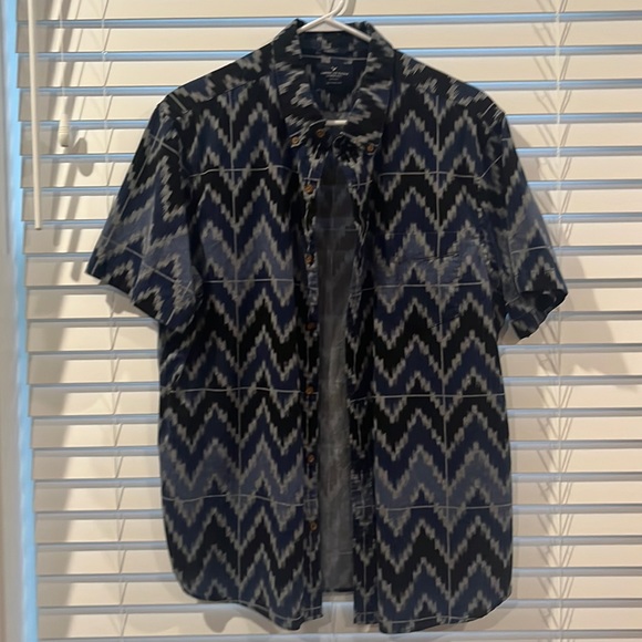 🌸3/$15🌸 NWOT American Eagle Outfitters Shirt—Size XL - Picture 2 of 6